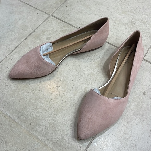 Never been work, new with tags size 8 naturalizer pink flats - Picture 2 of 3